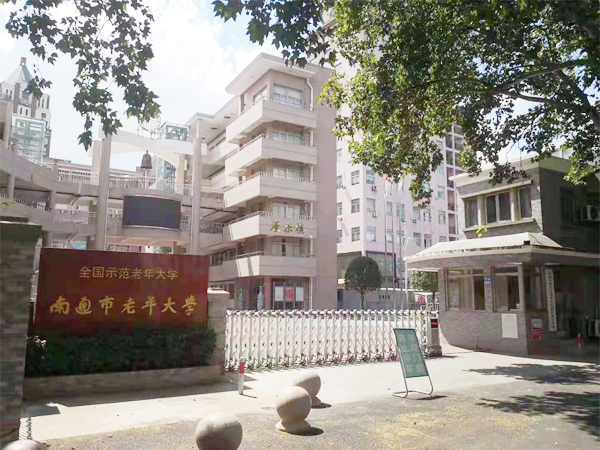 江蘇南通市老年大學(xué)55寸3.5mm液壓支架，